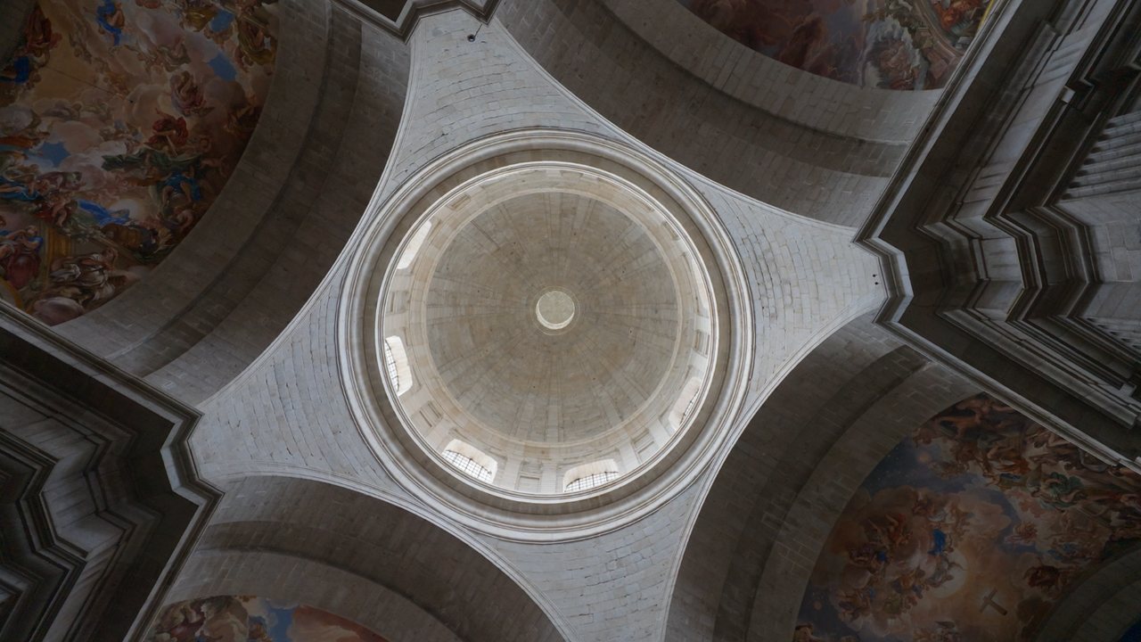 La cúpula de la basílica vista desde abajo